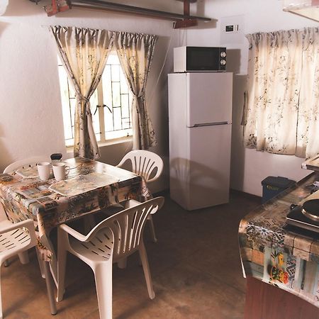 Hotel 29 Polvy Street à Mbombela Extérieur photo