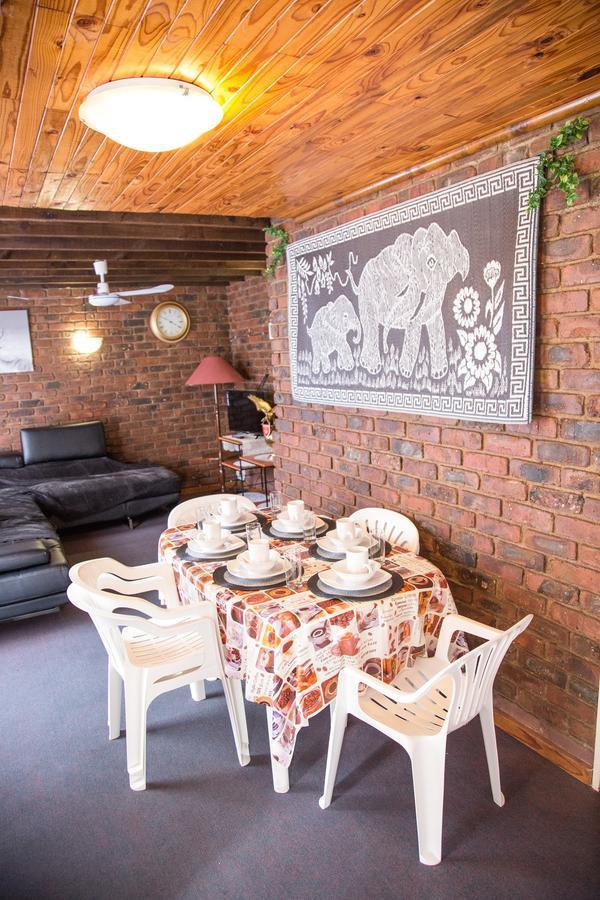 Hotel 29 Polvy Street à Mbombela Extérieur photo