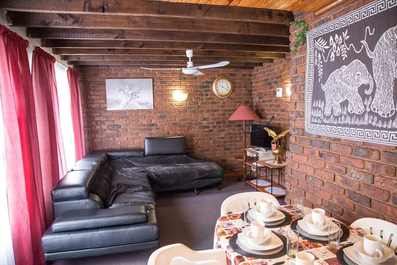 Hotel 29 Polvy Street à Mbombela Extérieur photo