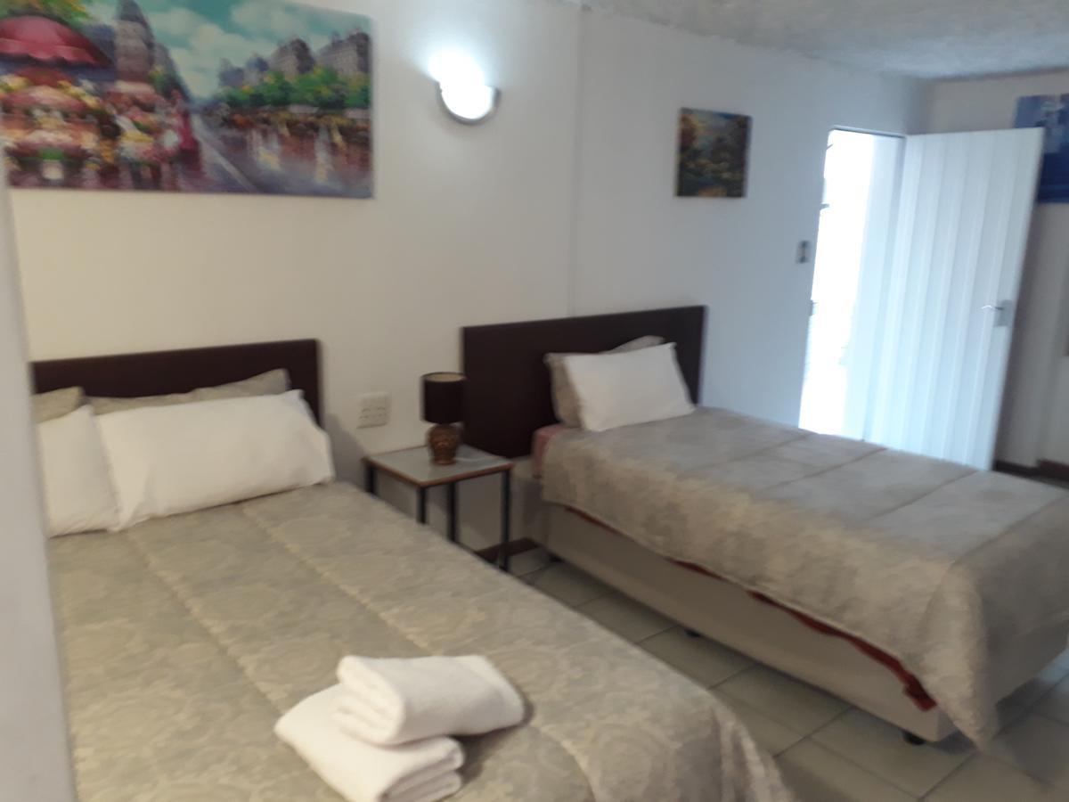 Hotel 29 Polvy Street à Mbombela Extérieur photo
